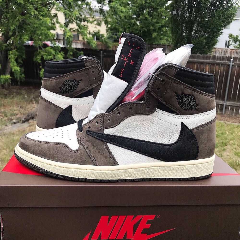 Travis Scott Jordan 1’s ds size 11